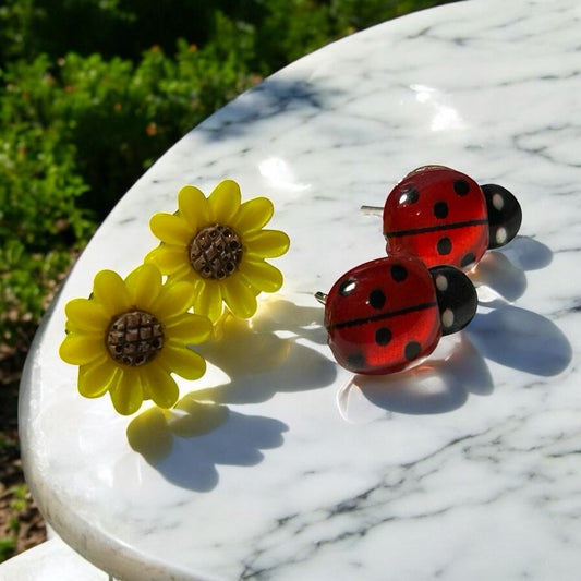 Ladybug Flower Post - Red - Novelty Earring