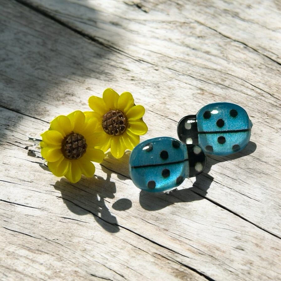 Ladybug Flower Post - Blue - Novelty Earring